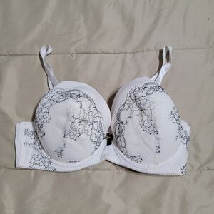 Jessica Simpson White & Black Floral Lace Bra - Size 38C